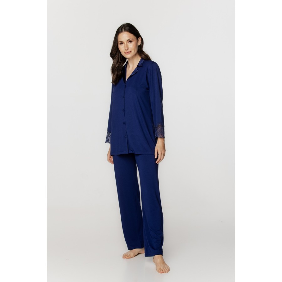 Pijama de mujer azul en seda y micromodal con corte ajustado